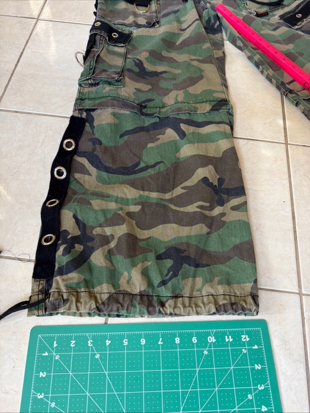 Tripp Nyc Camo Convertible Pants - Picture 4 of 16
